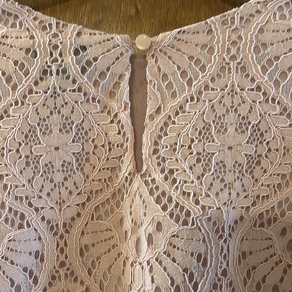 Soft pink lace blouse - Picture 4 of 7